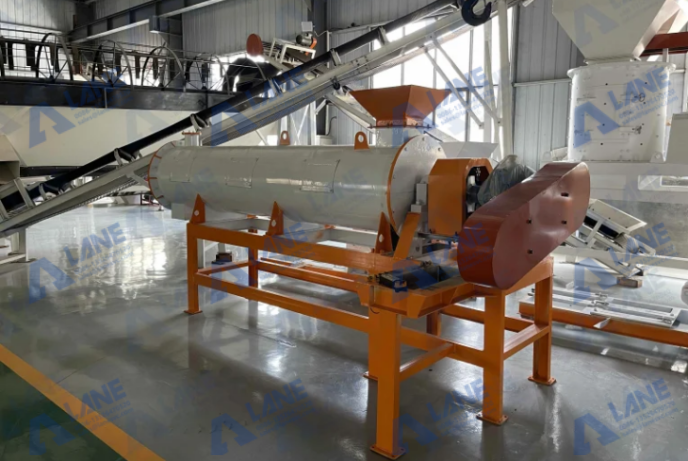 Гранулятор с вращающимися зубьями